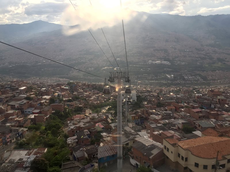 Kolumbien Tour - Blick über Medellin - Reiseblog Bravebird