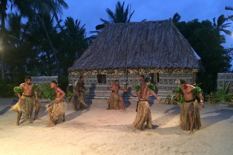 Fidschi Südsee - Robinson Crusoe Insel - Tänzer - Reiseblog Bravebird