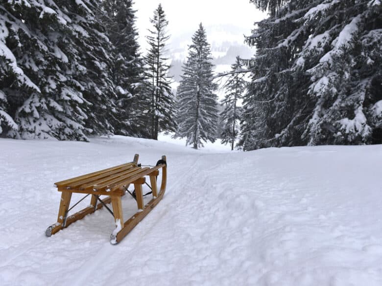 Gstaad Schlittelfahrt Schweiz - Reiseblog Bravebird