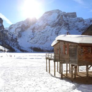 Südtirol Pragser Wildsee im Winter - Reiseblog Bravebird