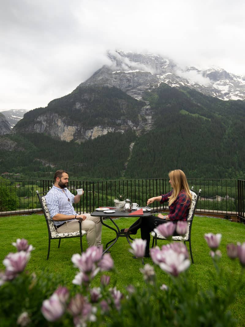 Hotel Spinne Frühstück mit Blick auf die Alpen - Reiseblog Bravebird