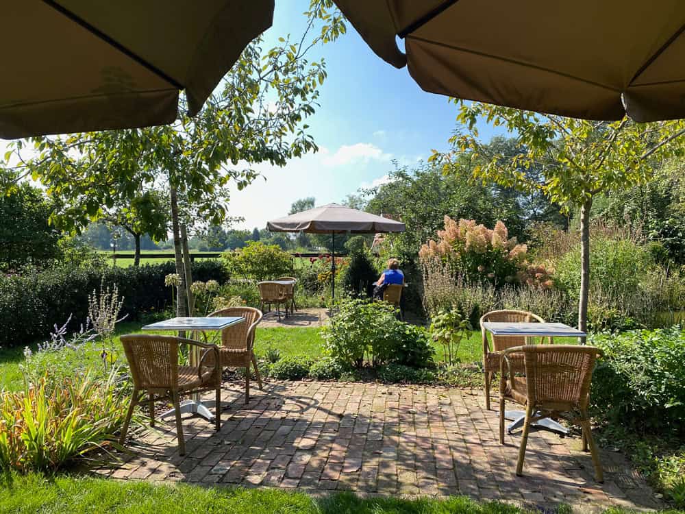Theetuin de Wacht Café - Reisemagazin Bravebird