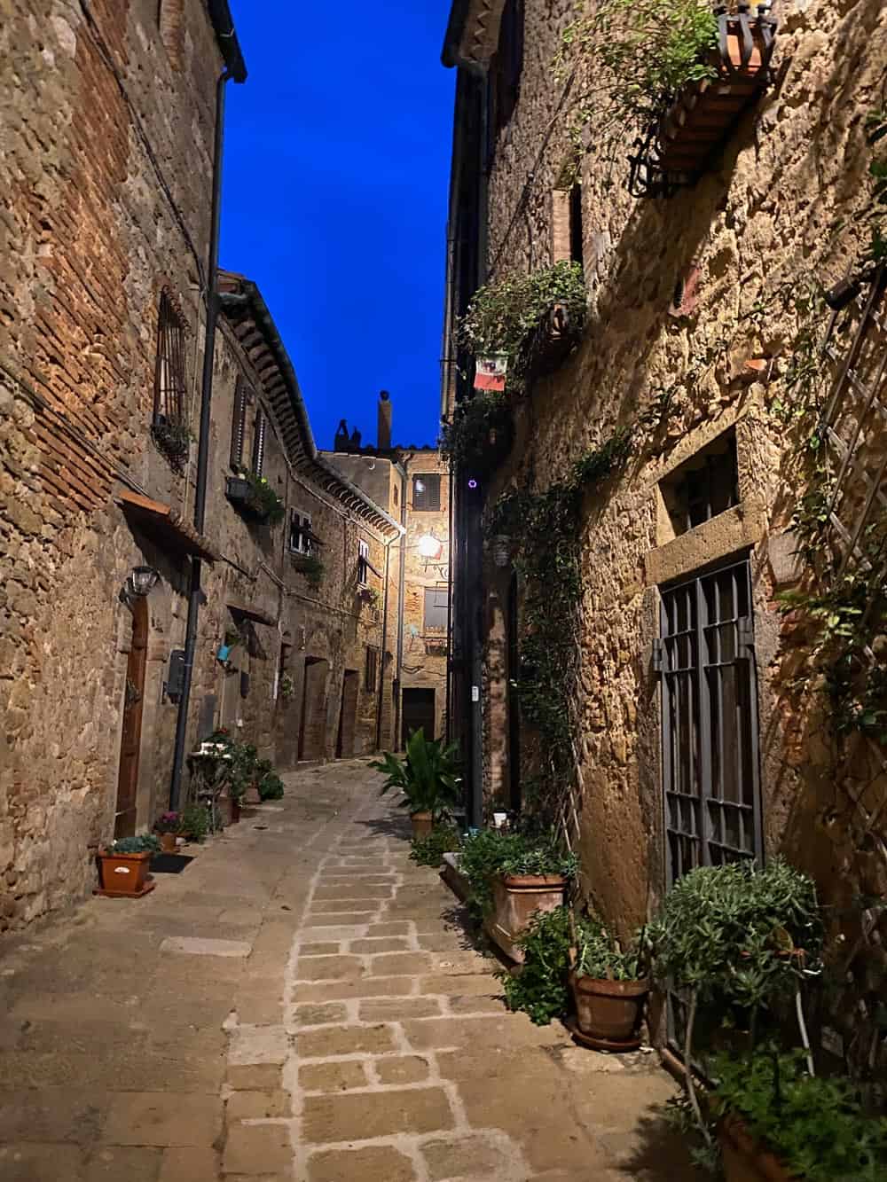 Casale Marittimo Bergdorf Toskana - Reisemagazin Bravebird