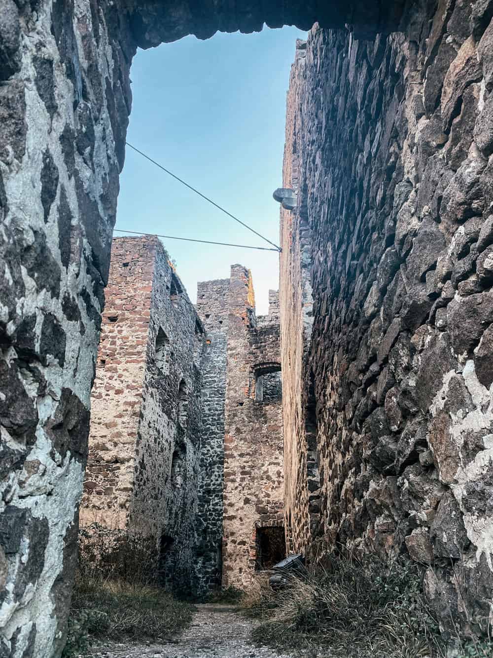 Ruine Leuchtenburg in Südtirol - Reisemagazin Bravebird