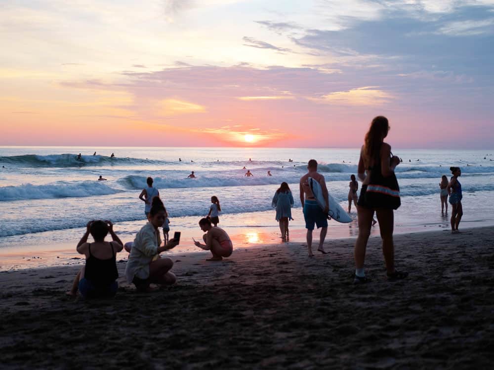 Bali Beach Instagram vs. Reality - Reiseblog Bravebird