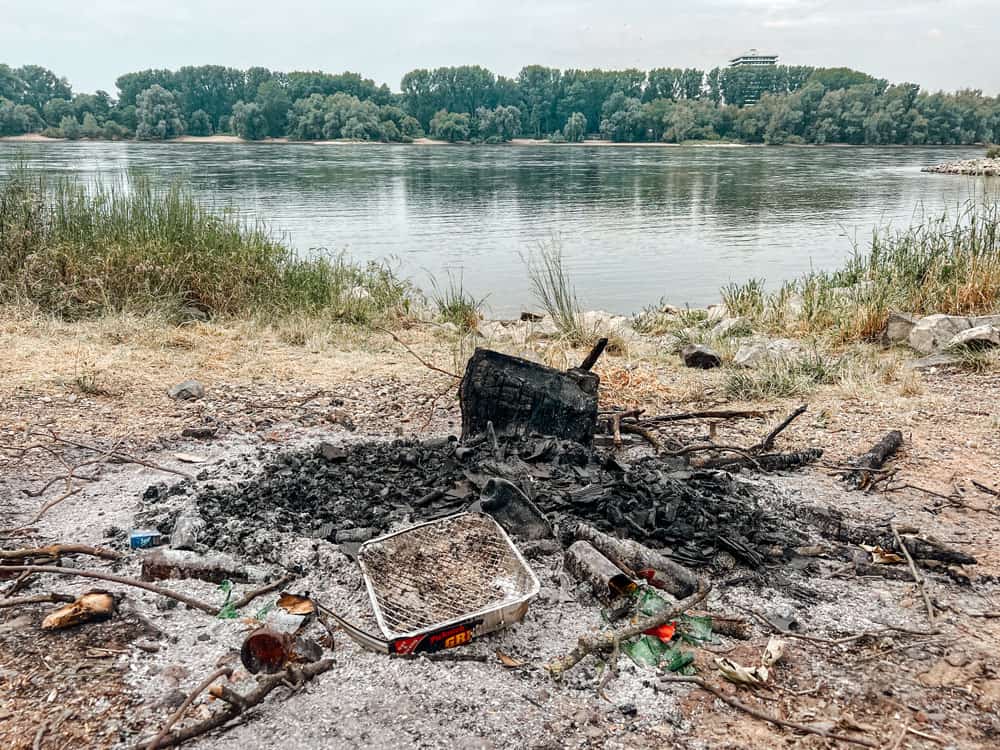 Lagerfeuer zerstört Boden und Organismen - Reiseblog Bravebird