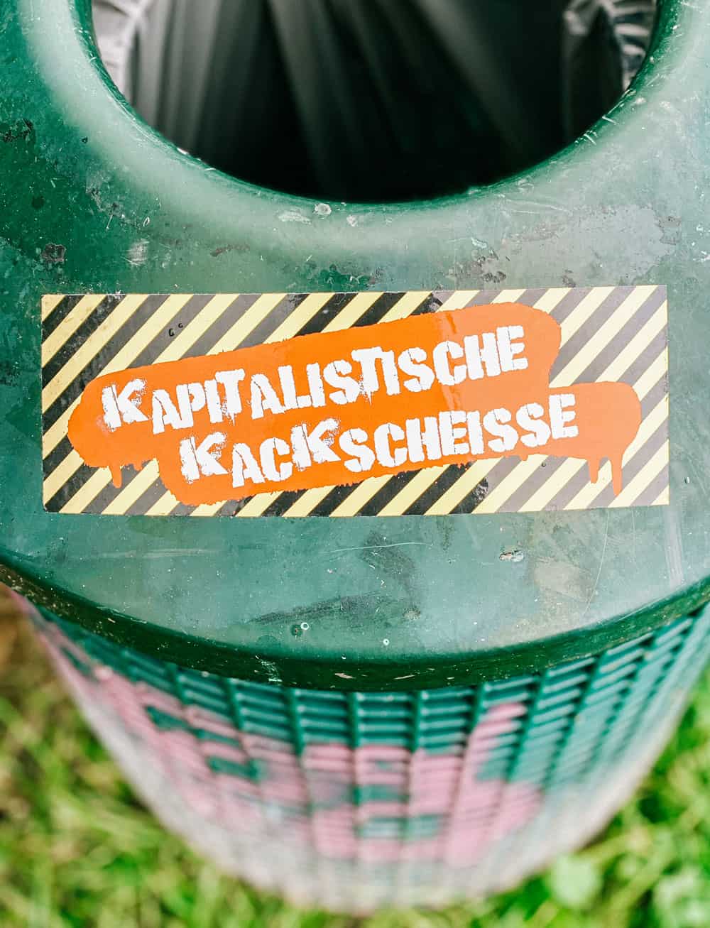 Aufkleber Kapitalistische Kackscheiße