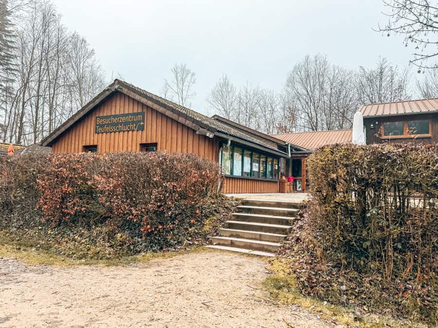 Infozentrum Teufelsschlucht Wanderung in der Südeifel - Reiseblog Bravebird