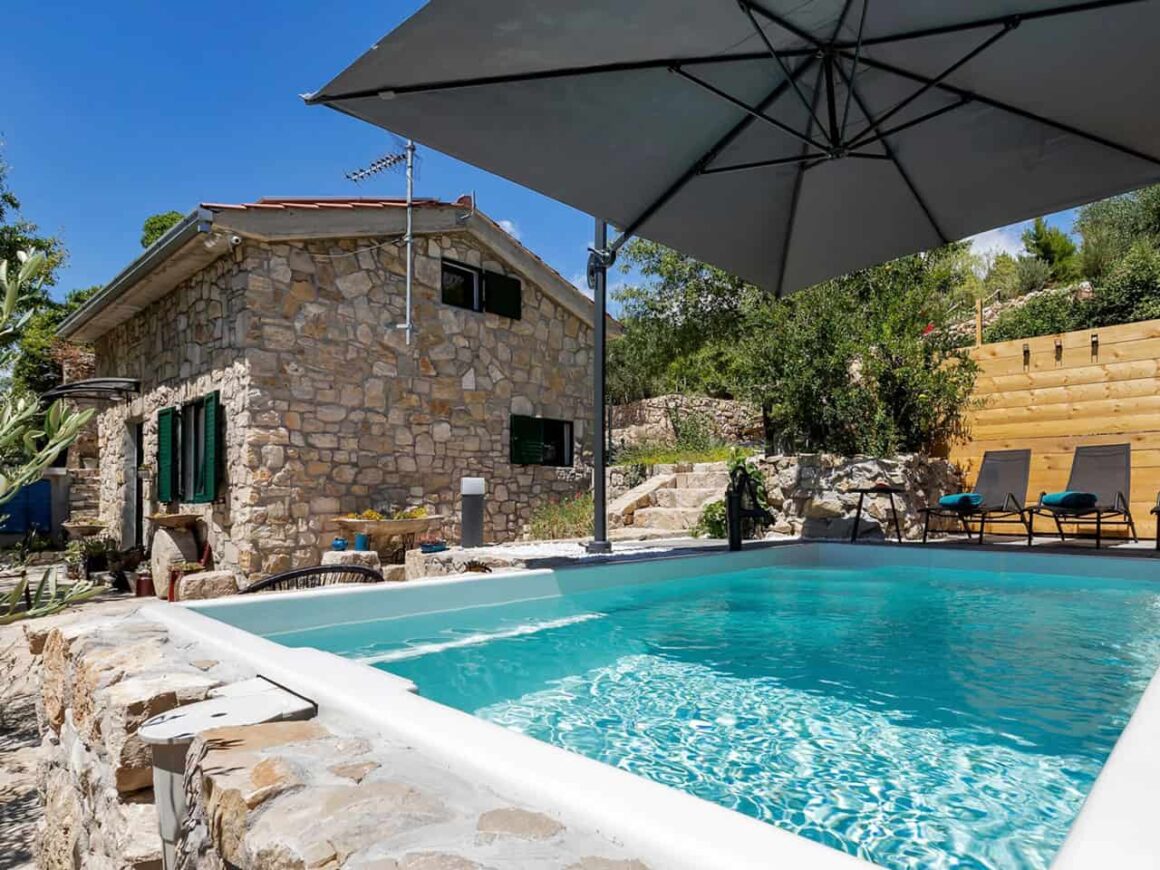 Ferienhaus mit Pool in Kroatien mieten - Reiseblog Bravebird