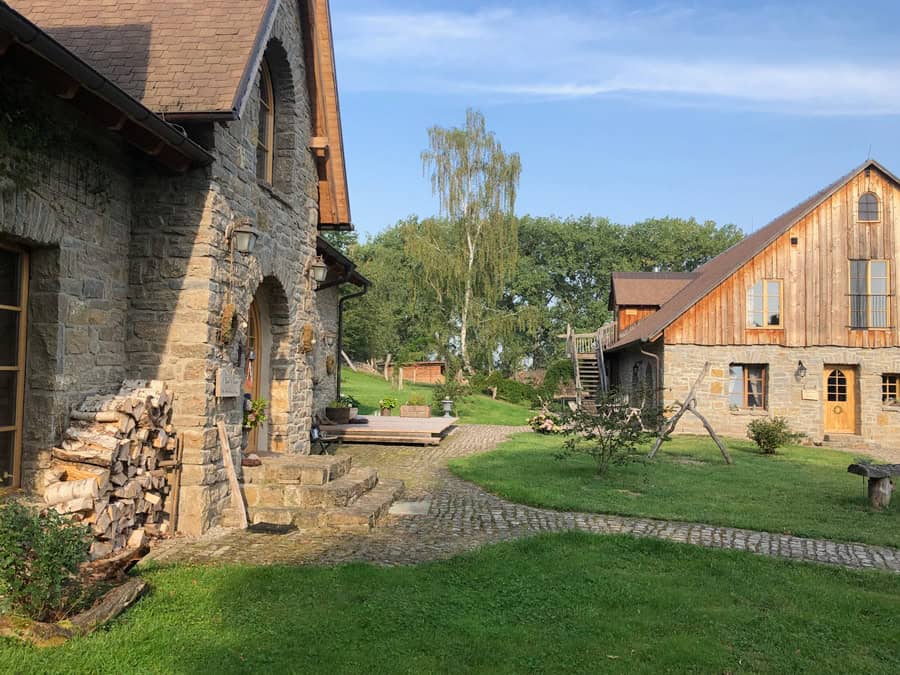 Rustikales und modernes Holzhaus von Earls Lane Cottage im Harz, das sich selbst als ‘Schottland im Harz’ beschreibt