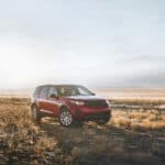 SUV in der Landschaft