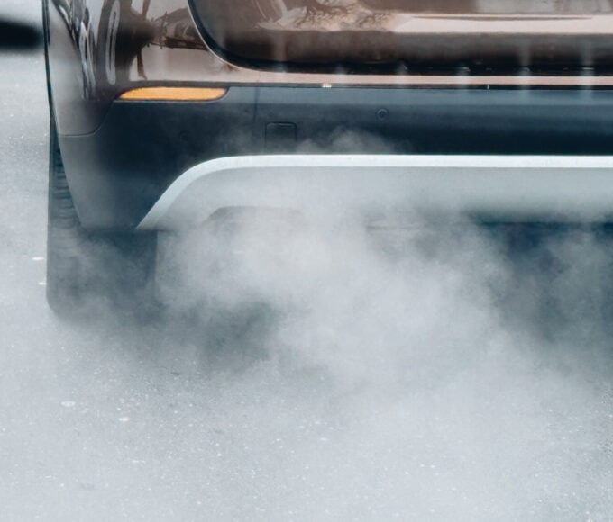 Abgase Auspuff SUV Verbrenner