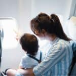 Fliegen mit Baby - eigener Sitz oder auf dem Schoß