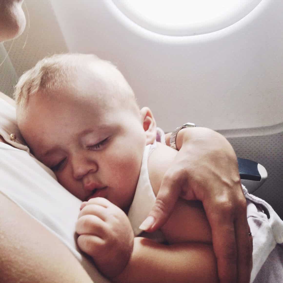 Fliegen mit Baby Tipps für die Flugreise