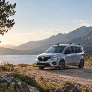 Renault Kangoo III als Microcamper in einer Landschaft