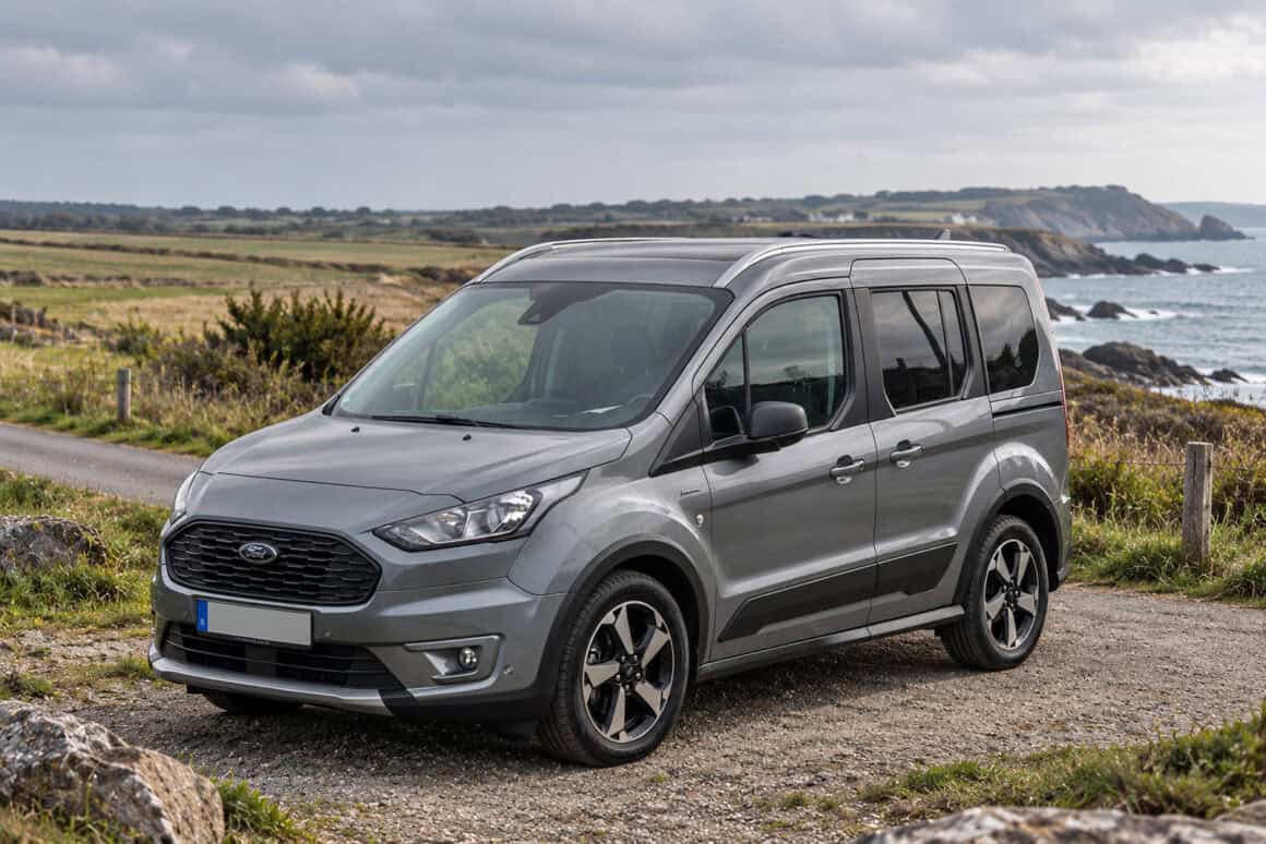 Ford Tourneo Connect als Microcamper an der Küste